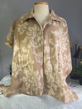 ❤️❤️LeModa Beige Fleece Cape Jacket